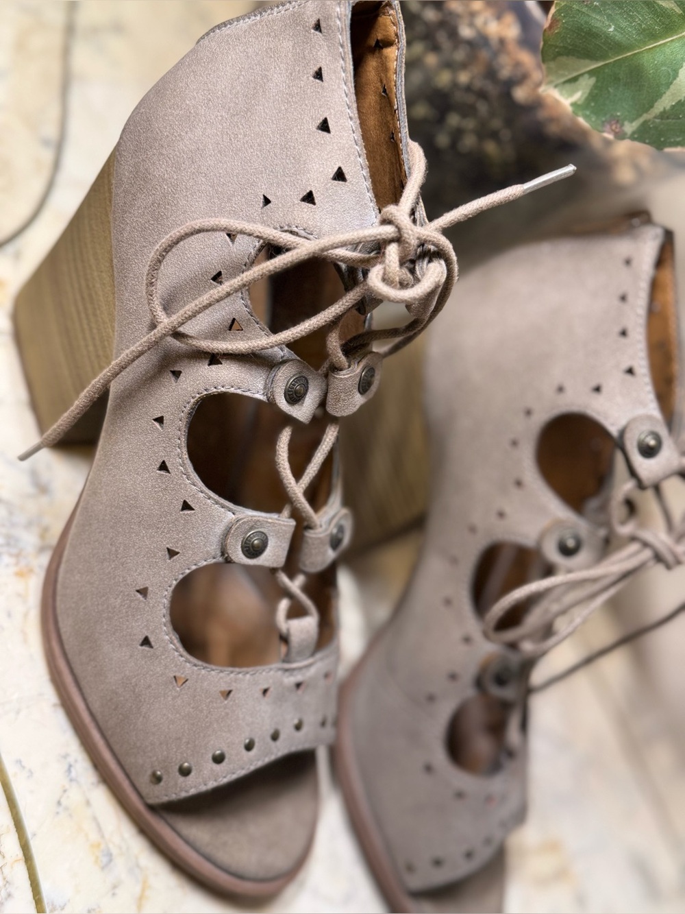 BKE Lace-Up Cutout Peep Toe Sandals - Picture 4 of 9